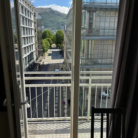 In The Middle Of Centre! * Bergen