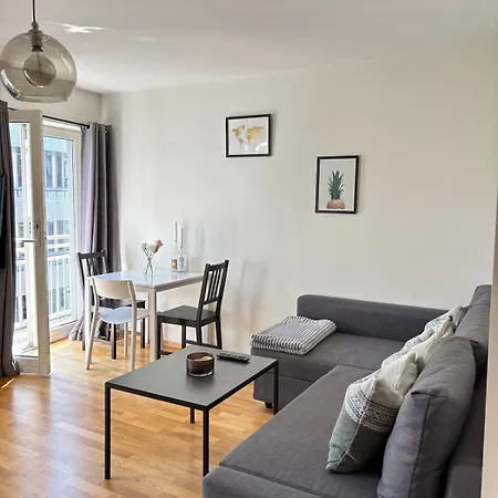 In The Middle Of Centre! Daire *